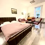 Centro Apartment Near Gedimas Avenue